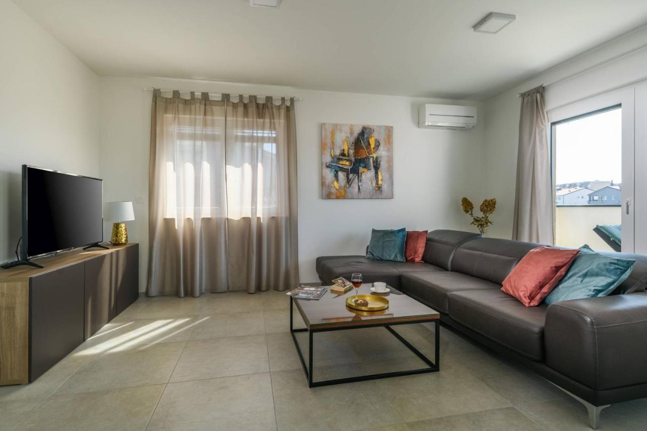Villa Dora Pula Bagian luar foto